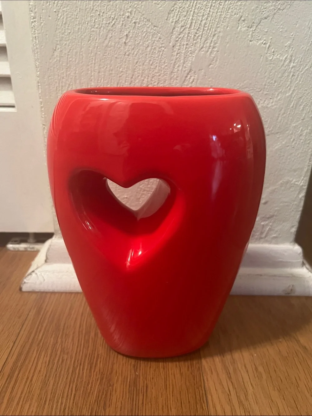 #2914**”4x8” Red Heart Cutout Ceramic Vase - Home Accents 80’s&90’s Vintage